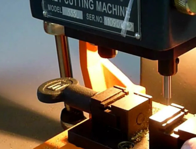 Transponder key duplication and programming